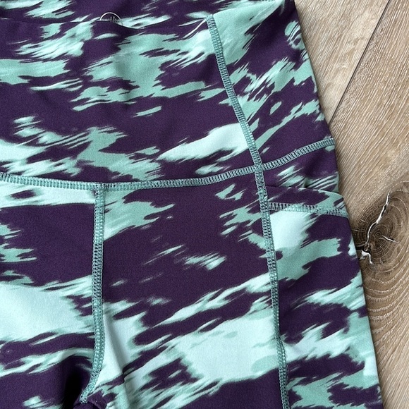 Body Glove Printed High Waisted 7/8 Athletic Fitness Leggings with Pocket - Picture 4 of 10